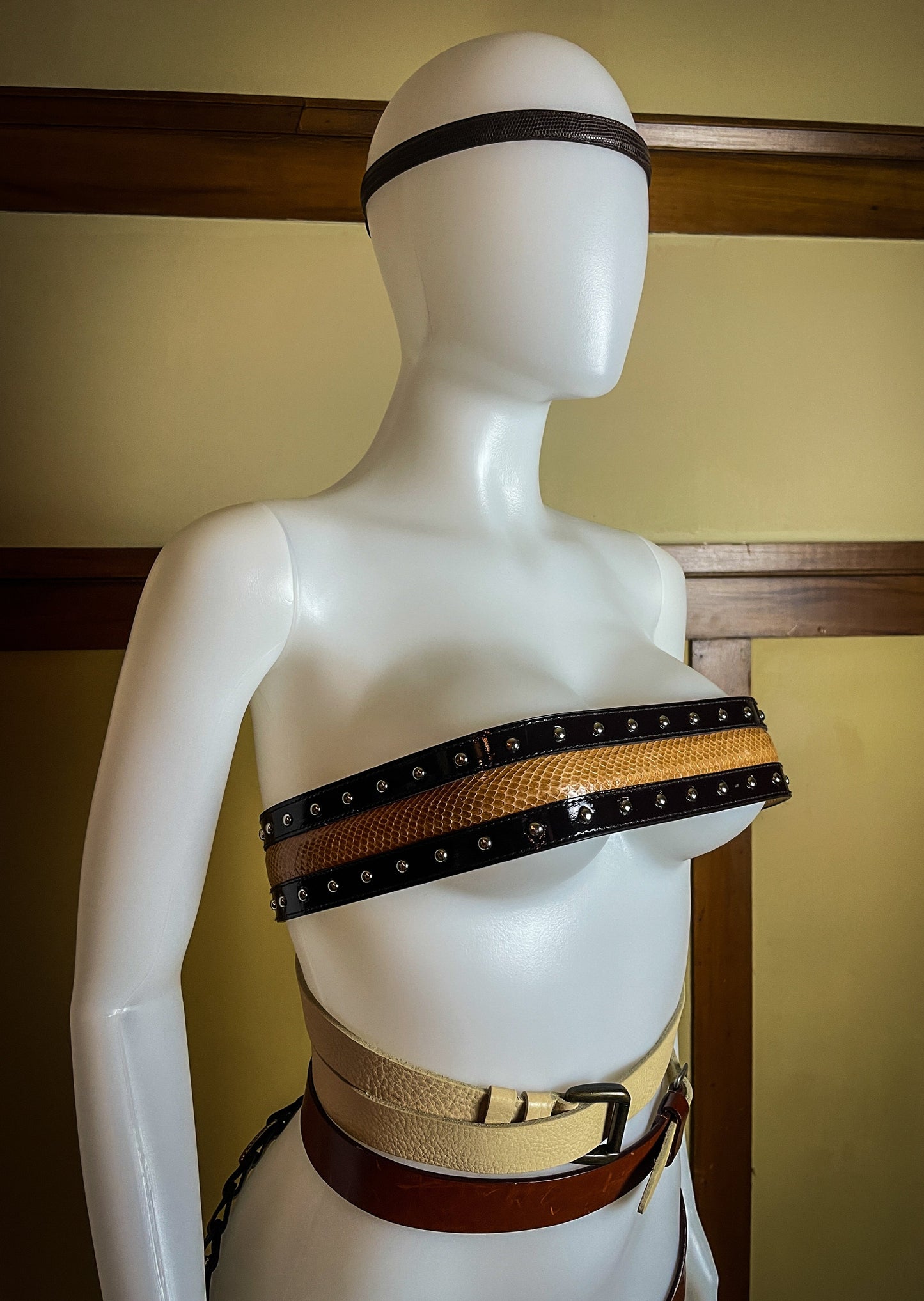 BELT.LINGERIE